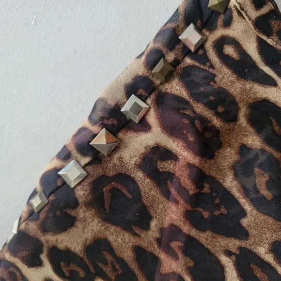 Hi-lo cheetah print blouse - Picture 9 of 10